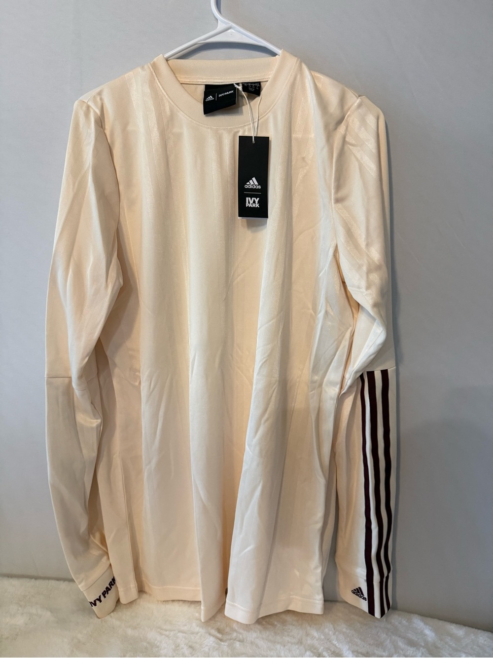 adidas IVY PARK women’s Long Sleeve Shirt in Cream